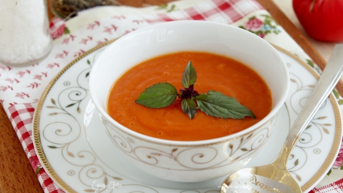 Томатный суп с чесноком