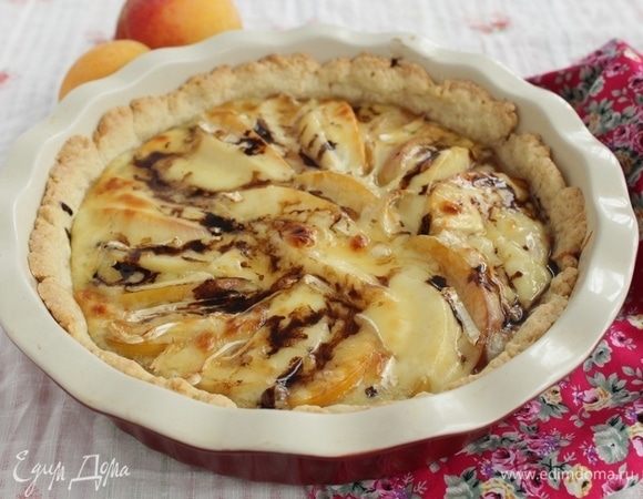 Тарт с персиками и сыром бри Тарт с персиками и сыром бри