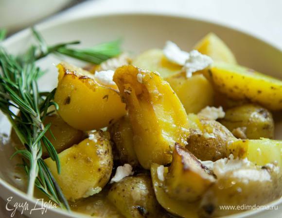 Картофель, запеченный с лимоном и чесноком