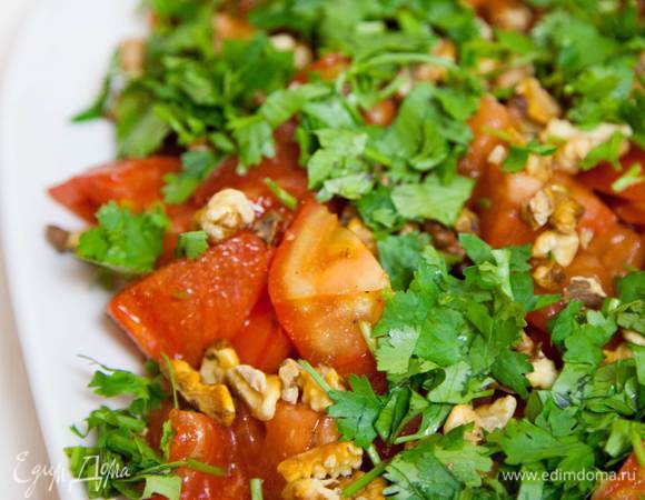 Томатный салат с грецким орехом Томатный салат с грецким орехом