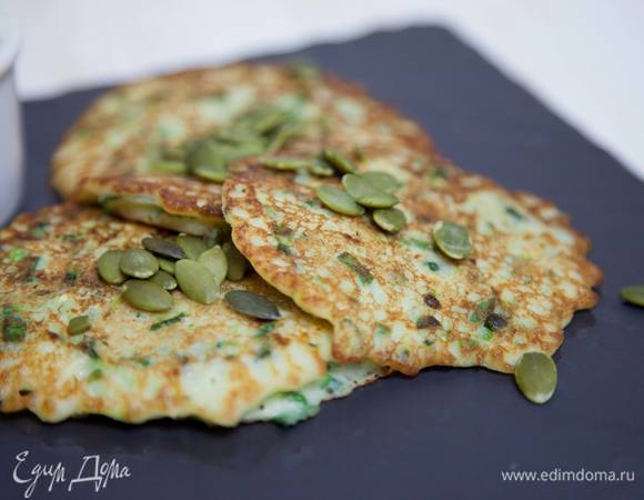 Кабачковые оладьи с соусом из тархуна