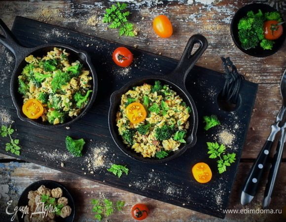 Скрамбл с брокколи и бородинскими отрубями Скрамбл с брокколи и бородинскими отрубями