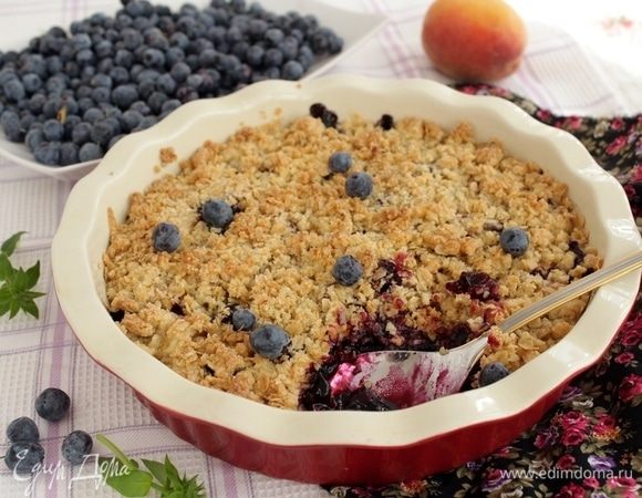 Крамбл с персиками и голубикой Крамбл с персиками и голубикой