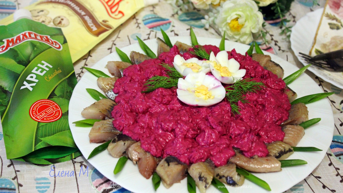 Сельдь под свекольным крем-соусом