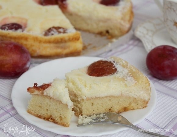 Пирог со сливой и сырным кремом