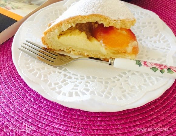 Кростата с кремом и персиками Кростата с кремом и персиками