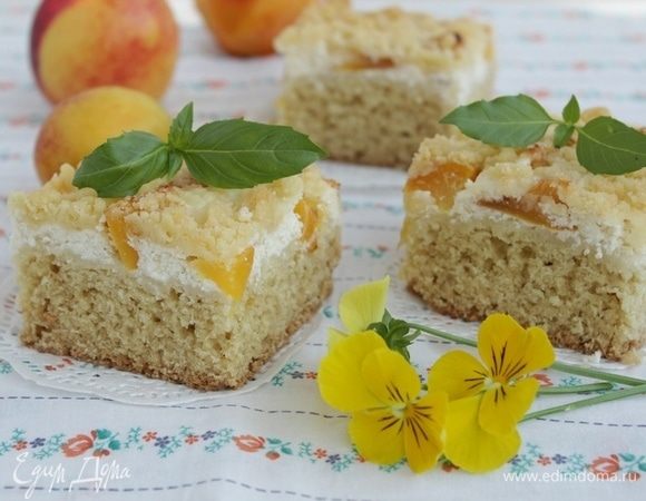 Пирог с персиками и творогом