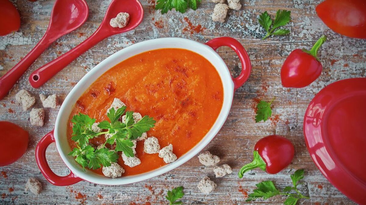 Крем-суп из запеченного перца с хрустящими ржаными отрубями