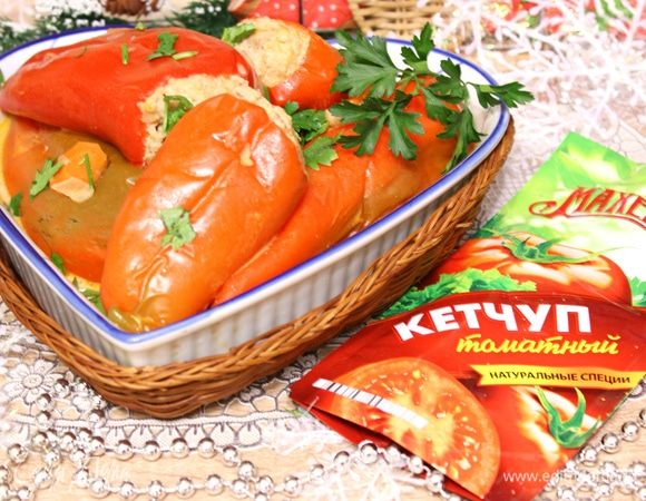 Фаршированный перец в сметанно-томатном соусе