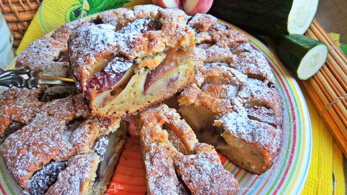 Кекс с цукини и персиками