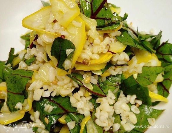 Салат с мангольдом, перловкой и грушей Салат с мангольдом, перловкой и грушей