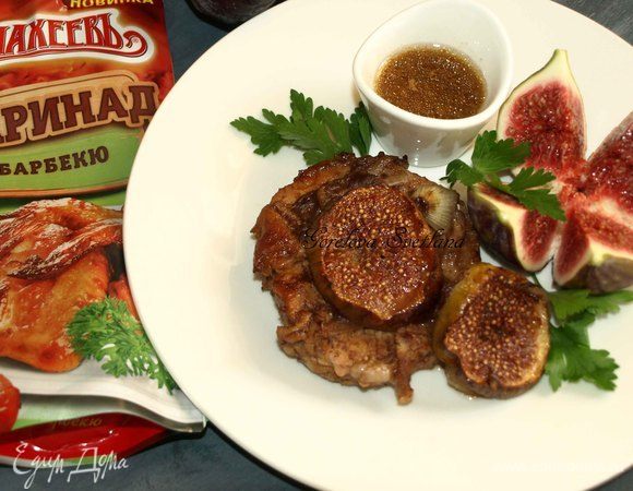 Свинина в маринаде «Барбекю», запеченная с инжиром Свинина в маринаде «Барбекю», запеченная с инжиром