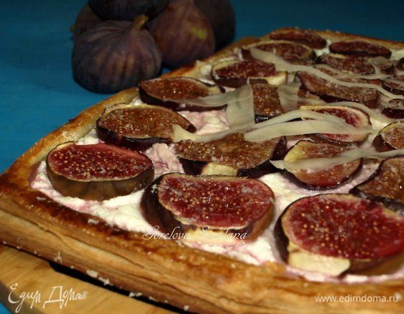 Пирог с брынзой и инжиром