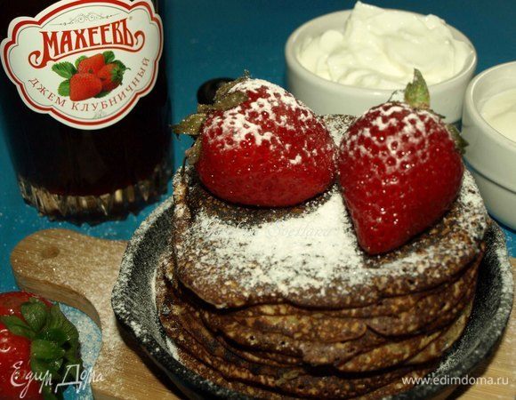 Миндальные блинки с клубничным джемом