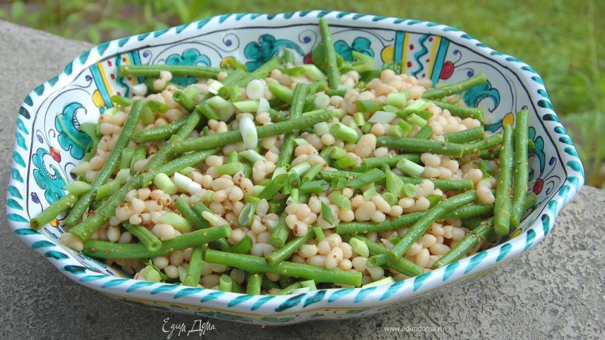 Салат из фасоли с руколой и тунцом