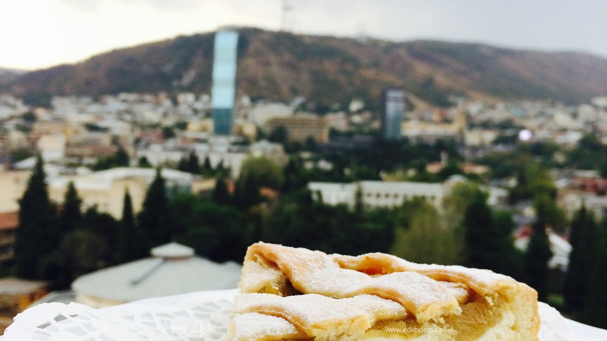 Кростата с яблоками