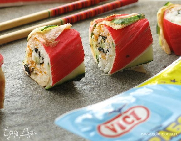 Радужные суши с крабовыми палочками