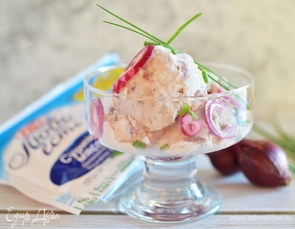 Селедочное мороженое с крабовой крошкой