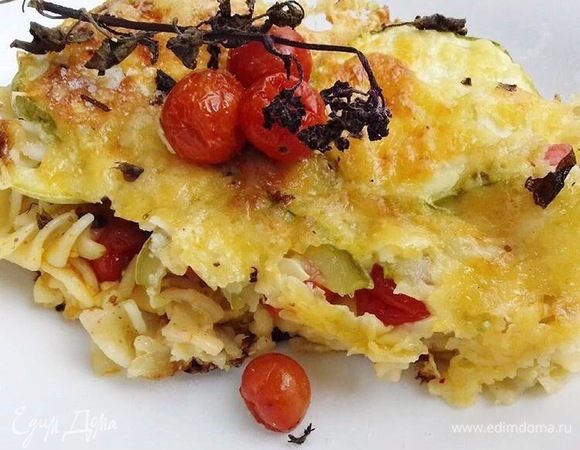 Макаронная запеканка с кабачками и помидорами черри