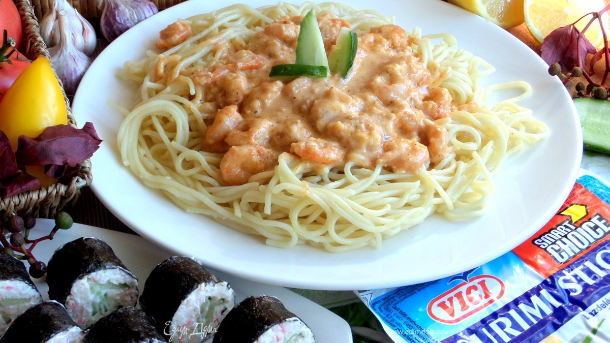 Спагетти с креветками и крабовыми роллами