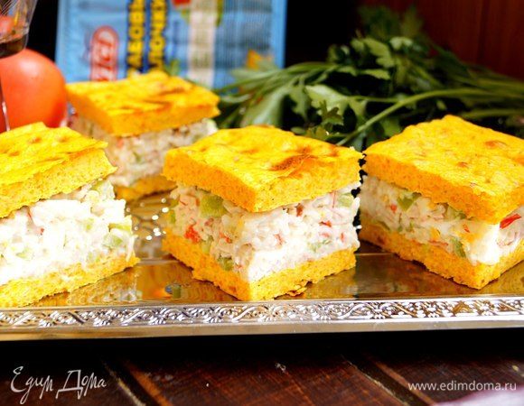 Салат-закуска на морковно-творожном корже Салат-закуска на морковно-творожном корже