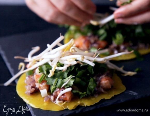 Вьетнамские блинчики с креветками Вьетнамские блинчики с креветками