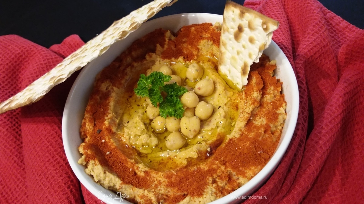 Хумус с вялеными томатами