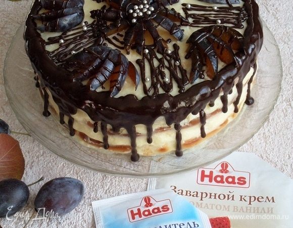 Торт с заварным кремом и сливами Торт с заварным кремом и сливами
