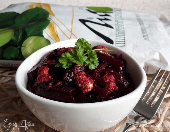 Салат со свеклой, черносливом и отрубями