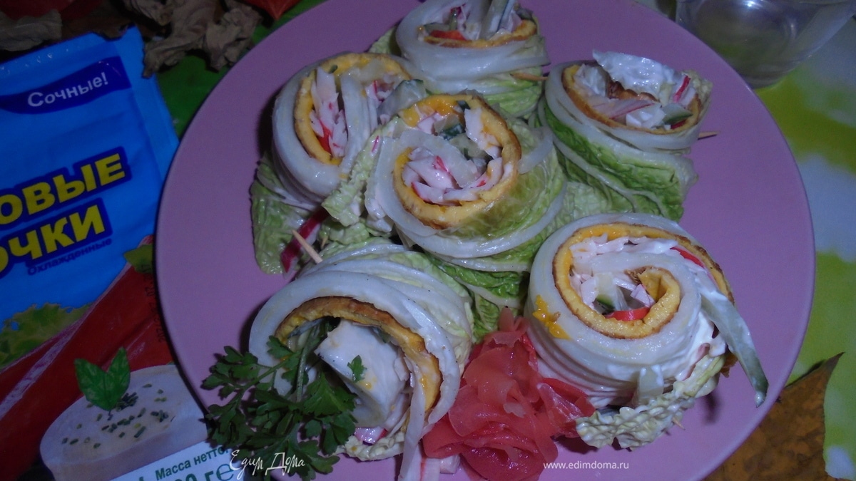 Крабовые рулетики с омлетом и огурцом