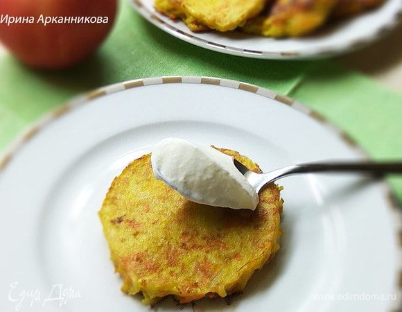 Морковно-яблочные оладьи Морковно-яблочные оладьи