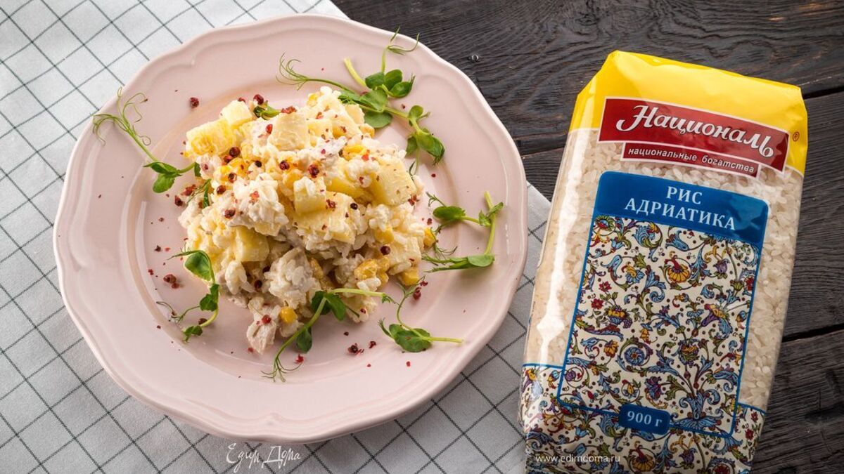 Праздничный салат с ананасами и курицей