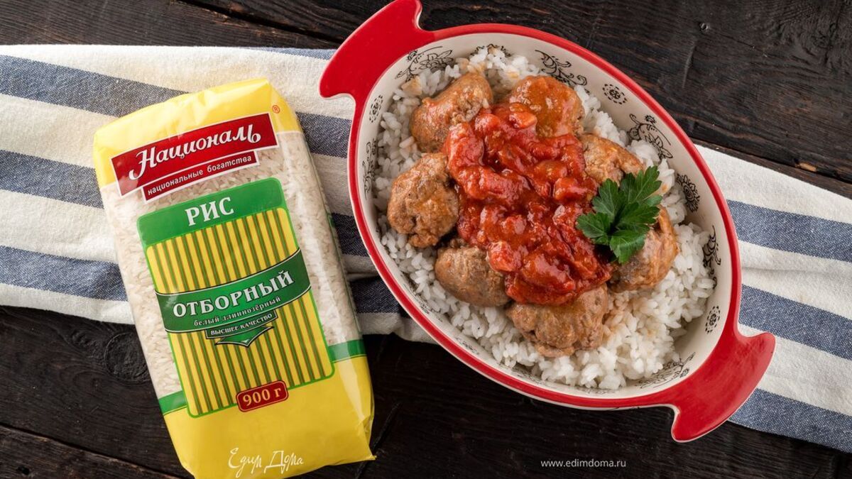 Мясные шарики в томатном соусе с рисом
