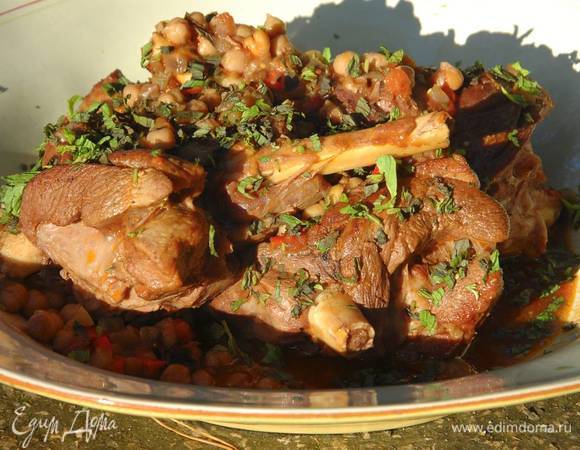 Ягнятина, томленная с нутом и овощами Ягнятина, томленная с нутом и овощами