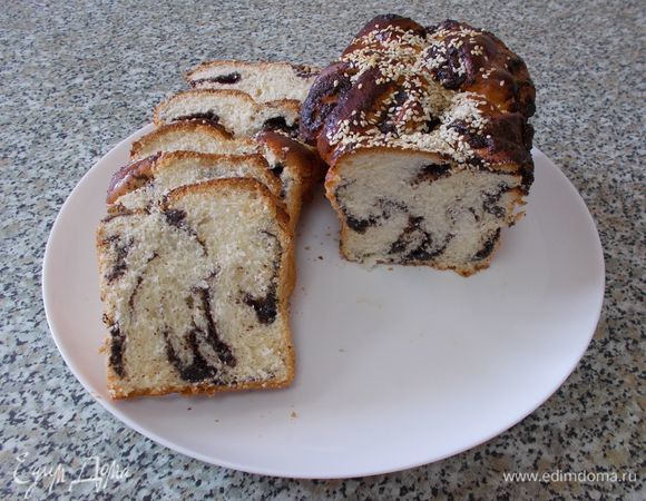 Сдобный хлебец с шоколадно-маковой начинкой