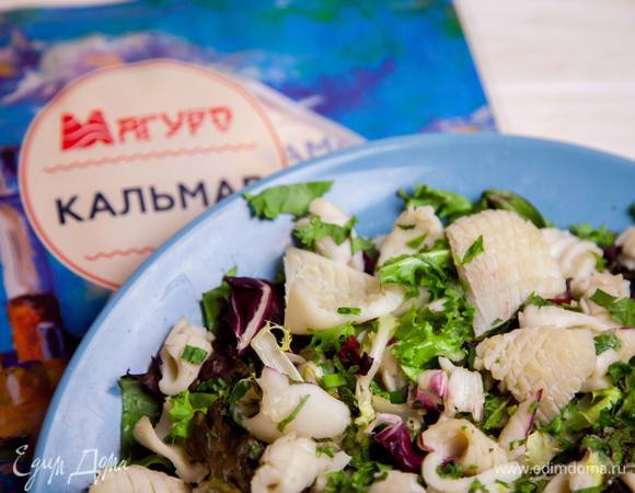Салат с кальмарами