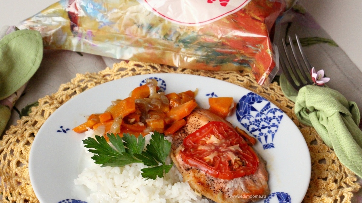 Тилапия на овощной подушке