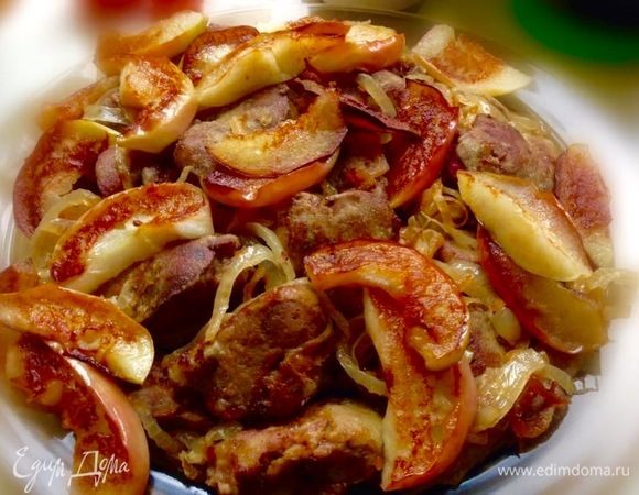 Куриная печень с жареными яблоками Куриная печень с жареными яблоками