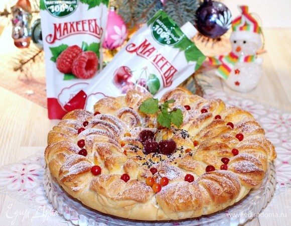 Праздничный пирог с фруктово-творожной начинкой