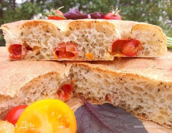 Фокачча с помидорами черри и базиликом