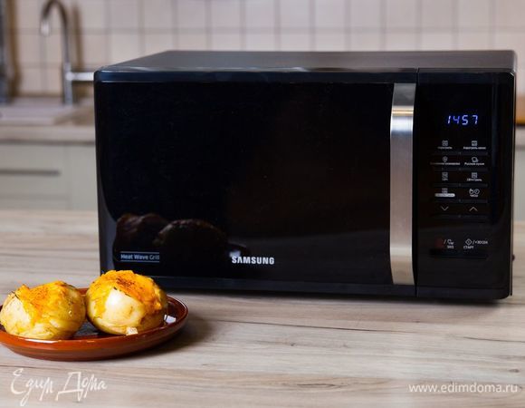 Запеченный картофель в микроволновке Samsung Запеченный картофель в микроволновке Samsung