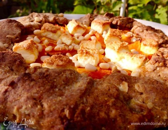 Осенняя овсянная галета с тыквой, фетой и кешью