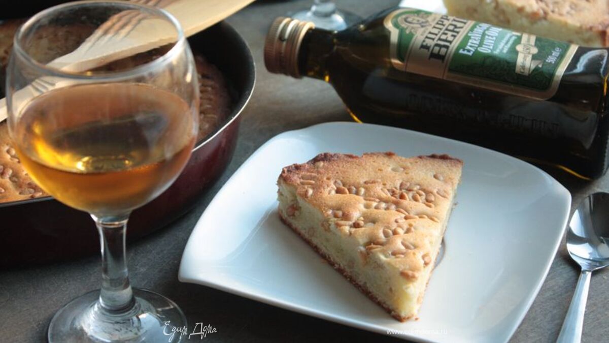 Пирог с оливковым маслом и кедровыми орешками