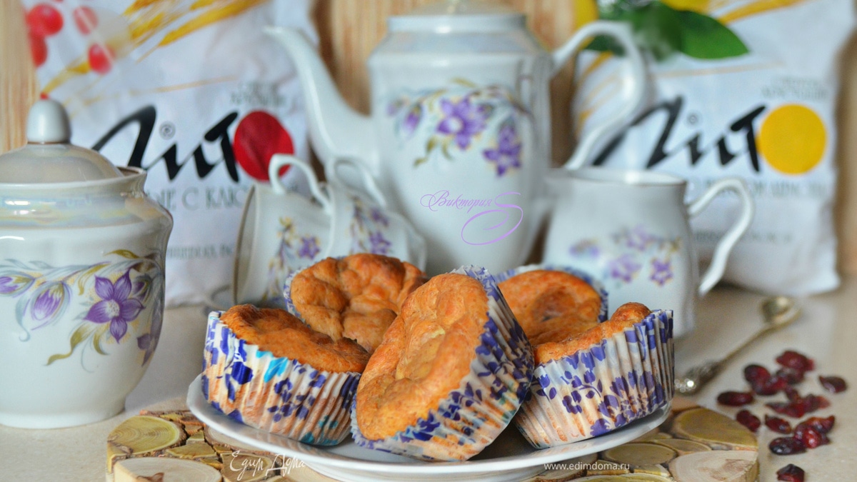 Творожные маффины с вяленой клюквой и отрубями