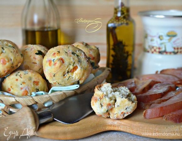 Закусочные булочки с сыром и зеленью Закусочные булочки с сыром и зеленью