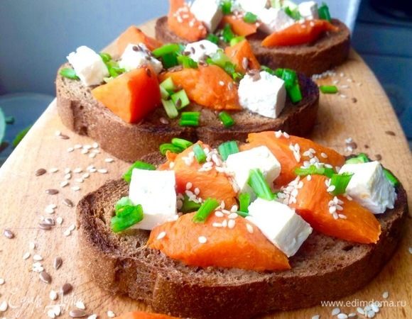 Брускетта с печеной тыквой и фетой Брускетта с печеной тыквой и фетой