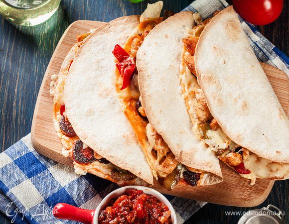 Кесадилья со свининой и овощами Кесадилья со свининой и овощами