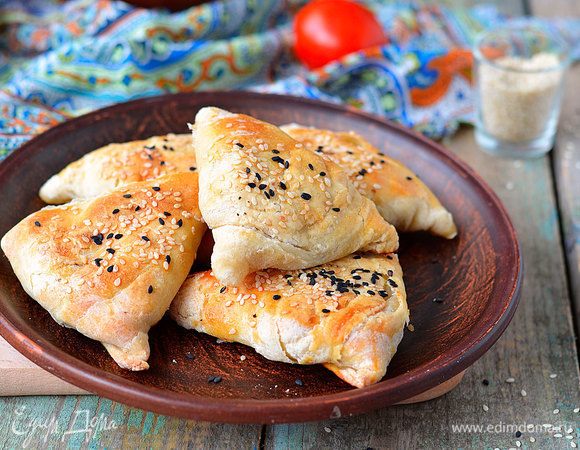 Самосы с картофелем и зеленым горошком Самосы с картофелем и зеленым горошком