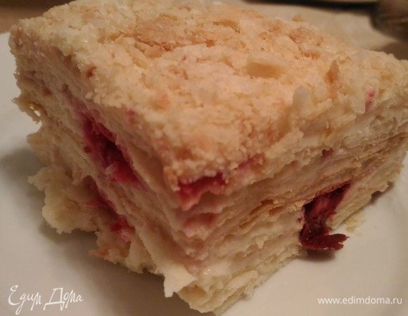 «Наполеон» слоеный с ягодами