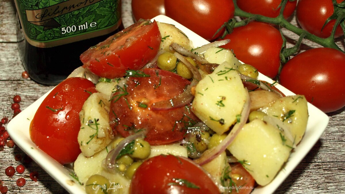 Картофельный салат с помидорами и укропом